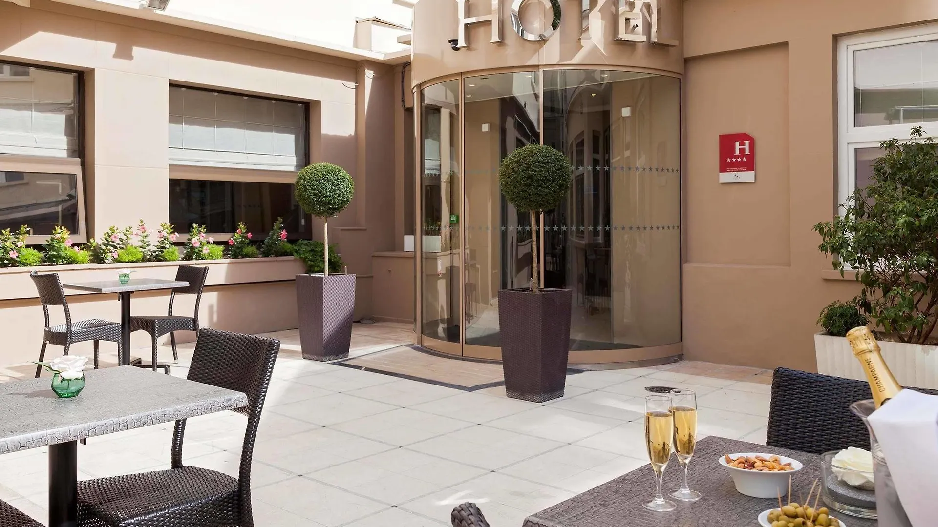 Timhotel Opera Blanche Fontaine Hotel 4*